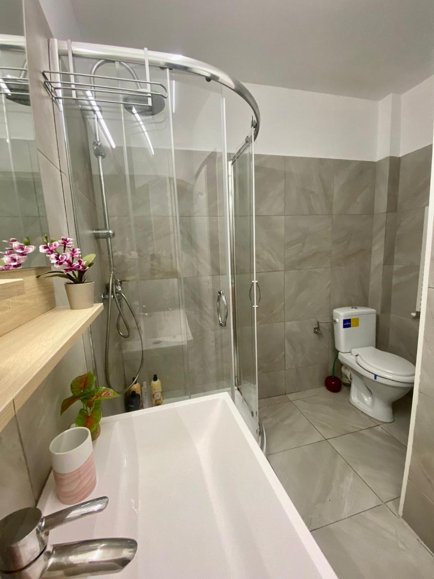 Apartament Kira's Exclusive 6 Ap's 26 *