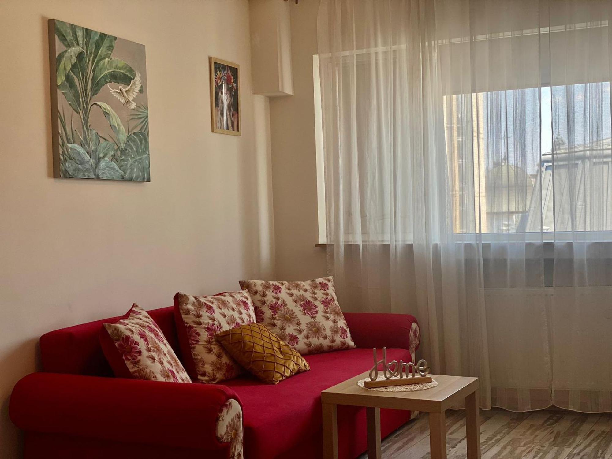 Kira's Exclusive 6 Ap's 26 * Bucureşti